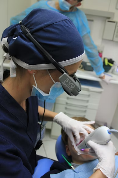a dentist using an intraoral scanner to get digital impression data of the oral cavity